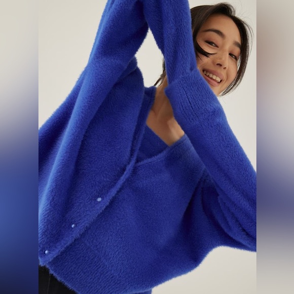 Love Bonito Sweaters - Love Bonito Gayla Fuzzy Knit V-neck Cardigan Size S